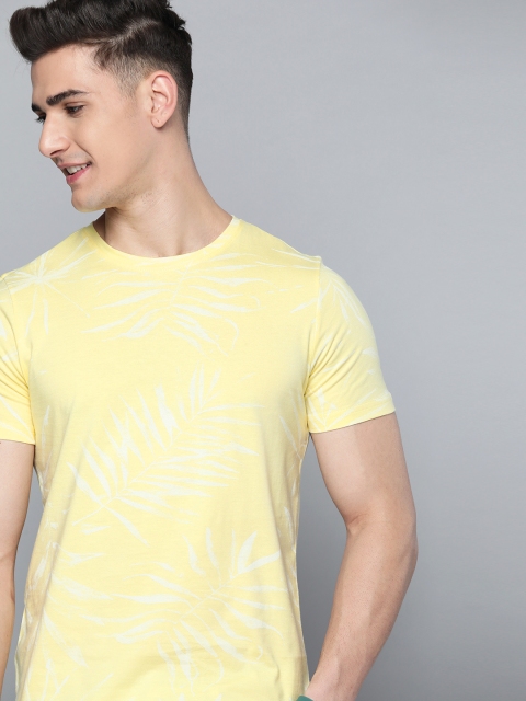 

Mast & Harbour Men Yellow & White Tropical Print Pure Cotton T-shirt