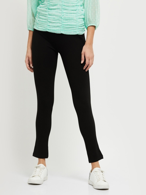 

max Women Black Solid Slim-Fit Jeggings