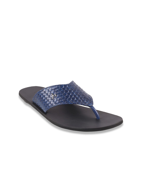 

Mochi Men Blue Textured Ethnic Comfort Sandals, Navy blue