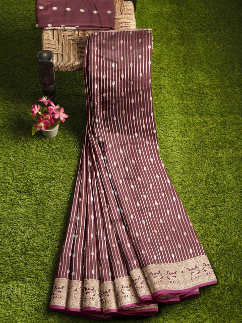 

KLM Fashion Mall Maroon & Gold-Toned Woven Design Zari Silk Blend Banarasi Saree
