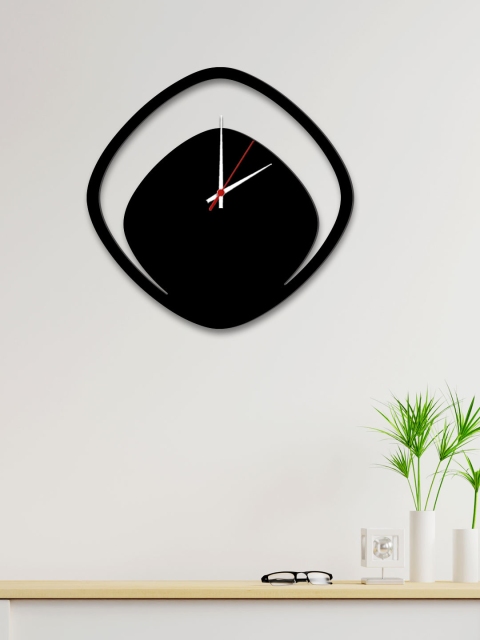

WALLMANTRA Black & Gold-Toned Contemporary Wall Clock