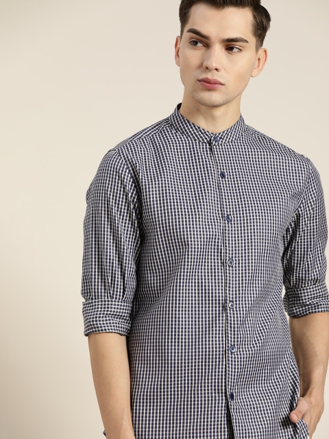 

INVICTUS Men White & Navy Blue Slim Fit Tartan Checked Shirt