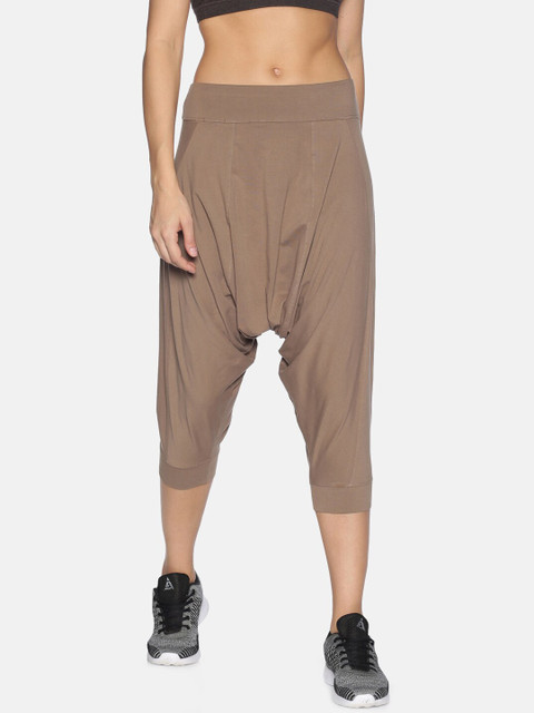 

Soul Space Women Taupe Solid Organic Cotton Mid-Rise Capris
