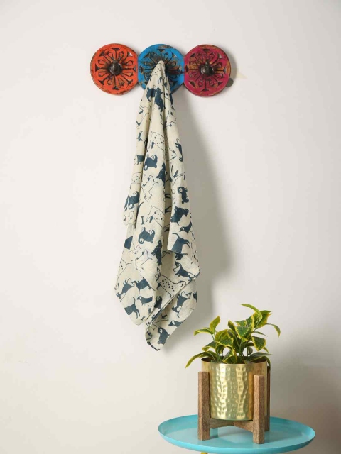 

Amoliconcepts Blue & Orange Hand Traditional Khunti with Three Pegs