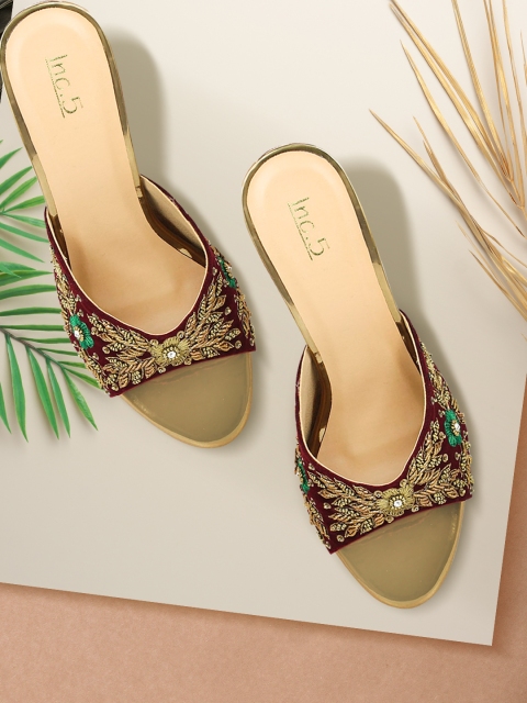 

Inc 5 Gold-Toned Printed Ethnic Sandals