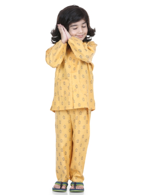 

Aj DEZInES Boys Mustard & Black Printed Night suit