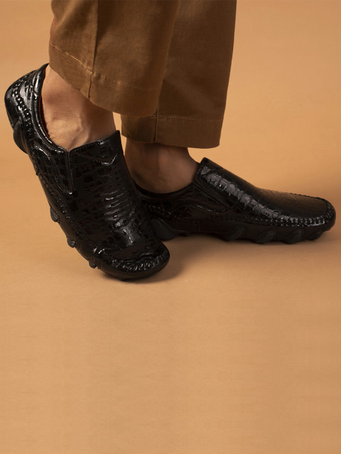 

Big Fox Men Black Perforated-6 Croco Textured Loafers