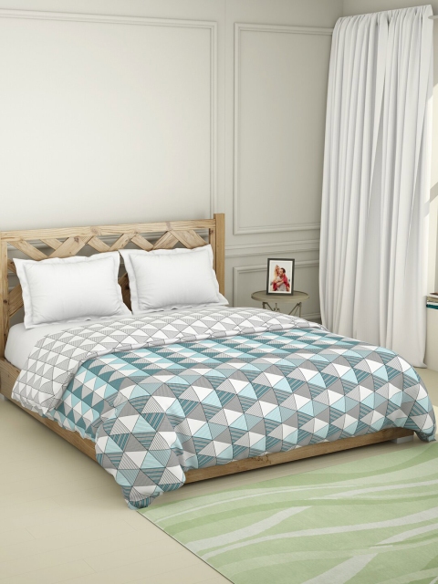 

SPACES Blue & White Geometric AC Room 150 GSM Cotton Double Bed Quilt