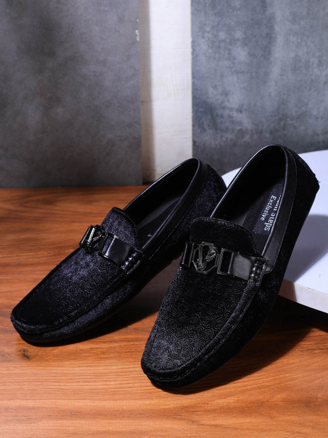

LONDON STEPS Men Black Textured Formal Loafers
