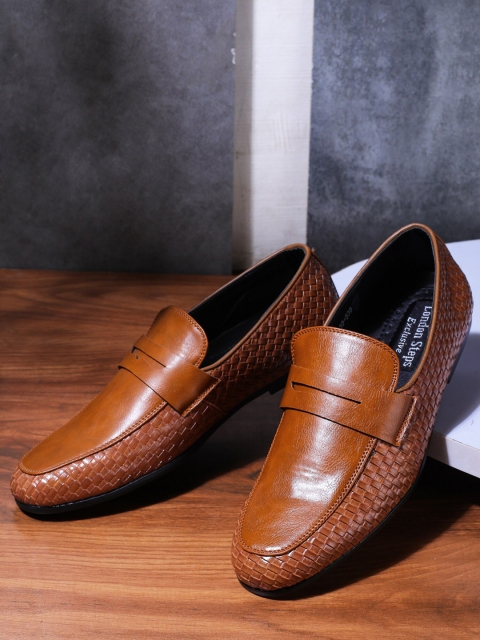 

LONDON STEPS Men Brown Textured Loafers