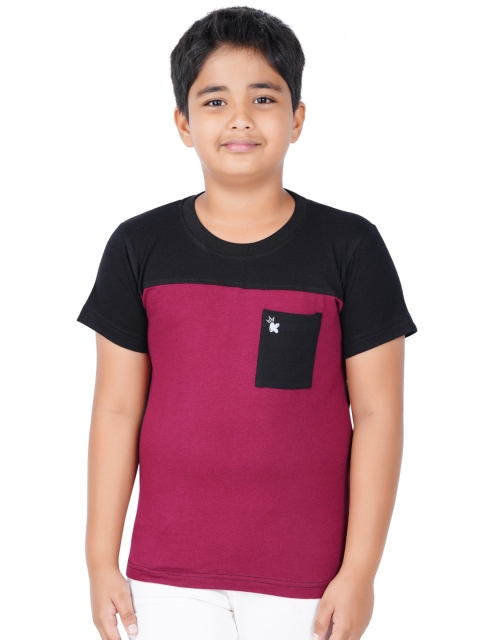 

Kiddeo Boys Maroon & Black Colourblocked Pockets Slim Fit T-shirt