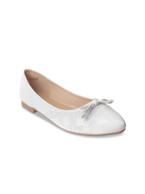 

Mochi Women White Printed Ballerinas with Bows Flats