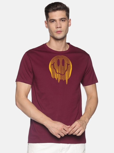 

MASH UNLIMITED Men Maroon & Yellow Graphic Printed Slim Fit T-shirt