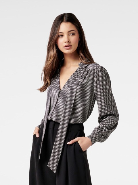 

Forever New Women Black Checked Regular Top