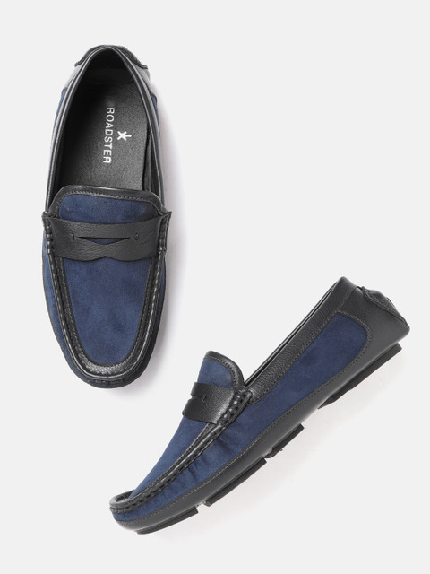 

Roadster Men Navy Blue & Black Solid Driving Shoes