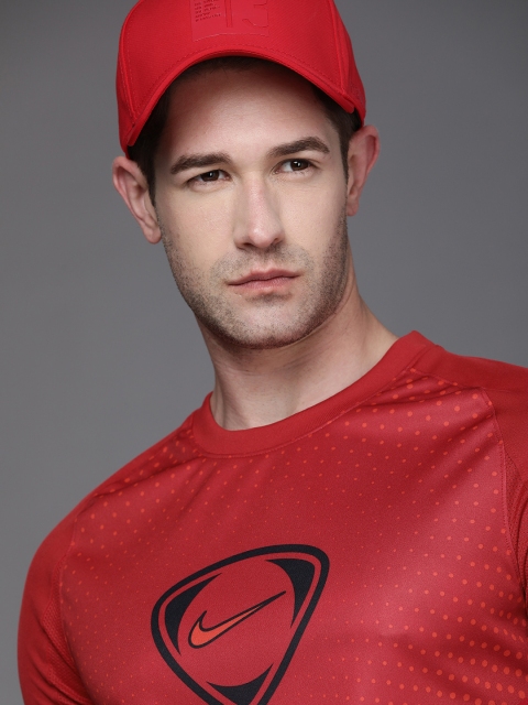 

Nike Men Red Printed Slim Fit T-shirt