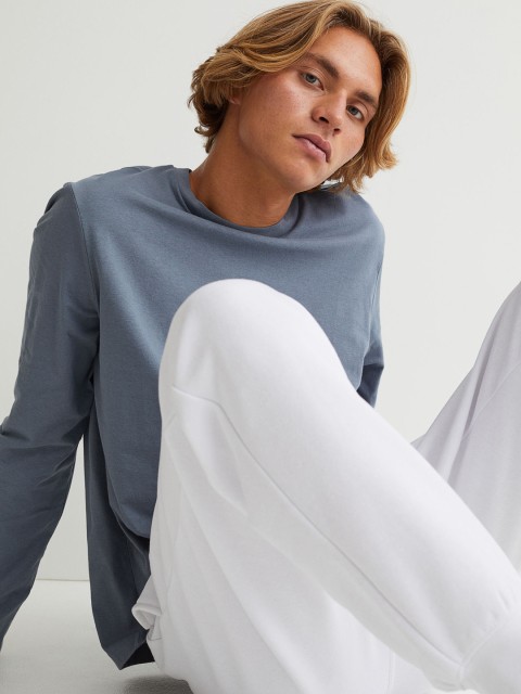 

H&M Men Grey Solid Regular Fit Long-Sleeved Top