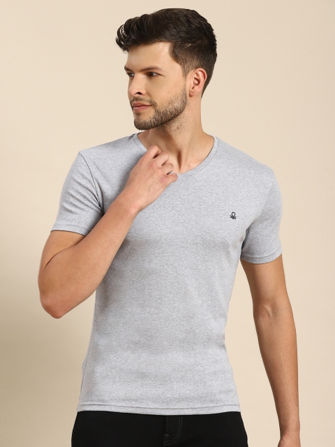 

United Colors of Benetton Men Grey Melange Pure Cotton V-Neck Applique Pure Cotton T-shirt