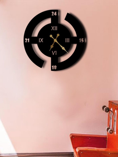 

THE ARTMENT Black & White Contemporary Wall Clock