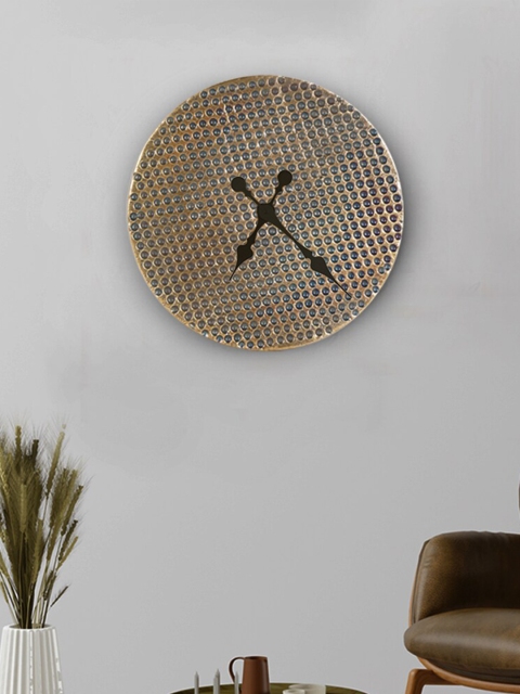 

THE ARTMENT Gold-Toned & Black Textured Contemporary Wall Clock