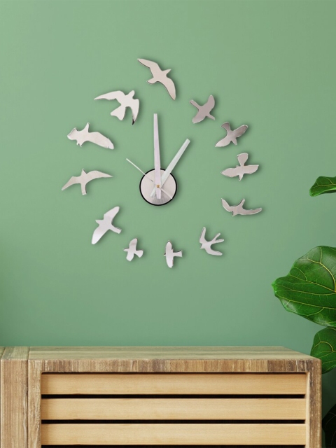 

THE ARTMENT Silver-Toned Bird Shaped Contemporary Wall Clock