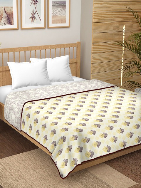 

BELLA CASA White & Maroon Geometric AC Room 180 GSM Reversible Double Bed Dohar
