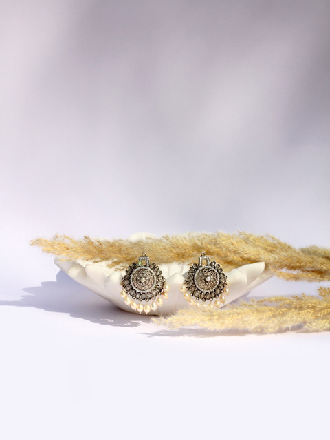 

SANGEETA BOOCHRA Silver-Toned Contemporary Studs Earrings