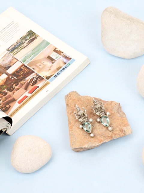 

SANGEETA BOOCHRA Silver-Toned Contemporary Studs Earrings