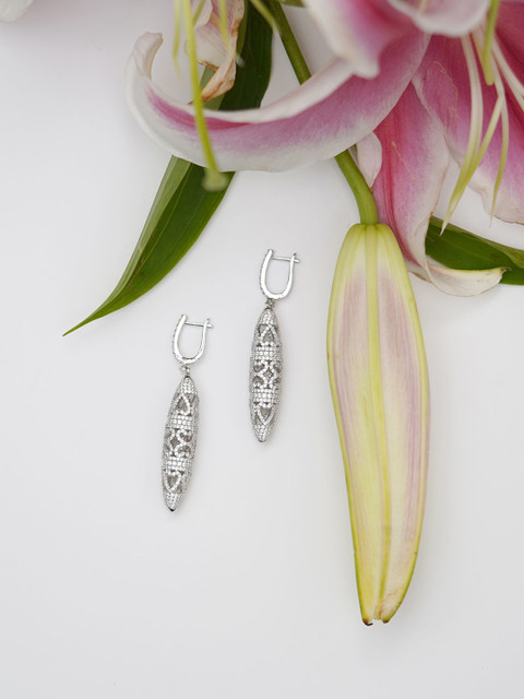 

SANGEETA BOOCHRA Silver-Toned & White Contemporary Handcrafted Drop Earrings