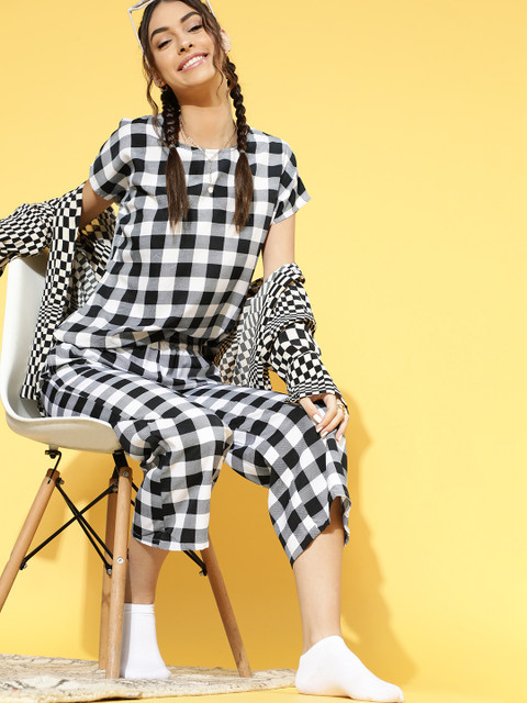 

Clovia Women Black & White Checked Night suit