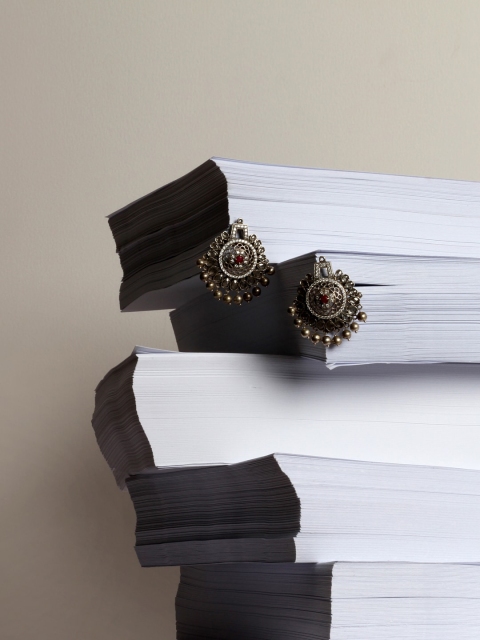 

SANGEETA BOOCHRA Silver-Toned Contemporary Stud