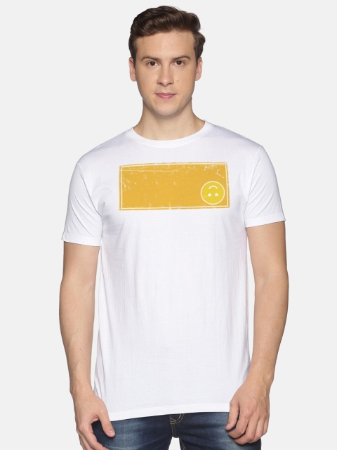 

MASH UNLIMITED Men White Graphic Printed Slim Fit T-shirt