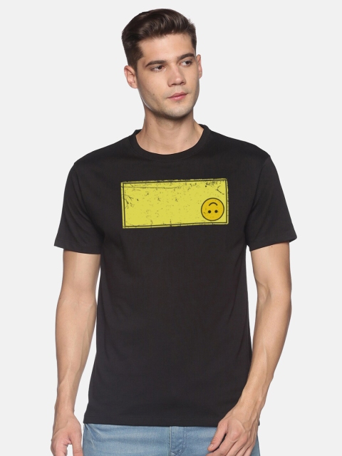 

MASH UNLIMITED Men Black Graphic Printed Slim Fit T-shirt