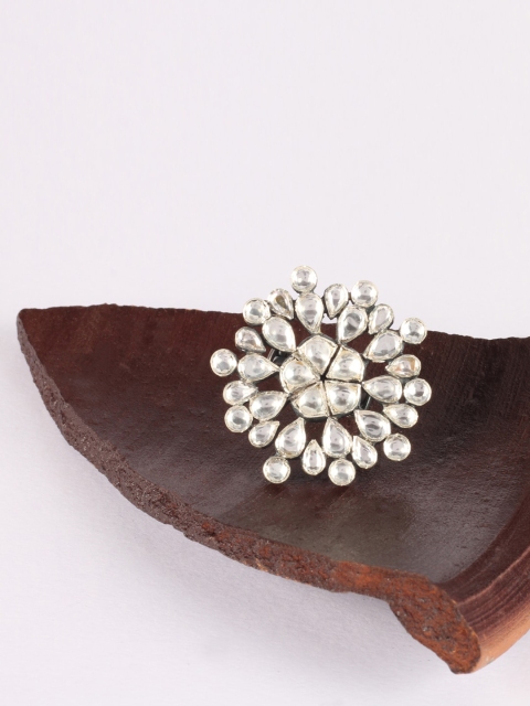 

SANGEETA BOOCHRA Silver-Toned White Kundan Stone Studded Finger Ring