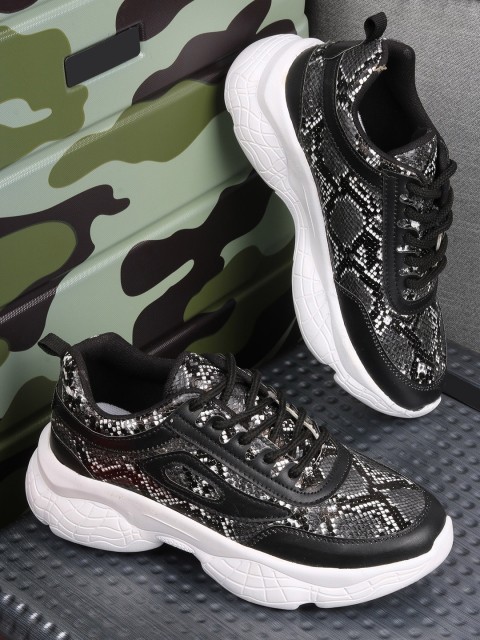 

TWIN TOES Women Black Printed Sneakers