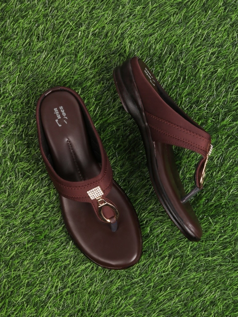 

TWIN TOES Women Brown T-Strap Flats