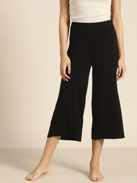 

ether Women Black Solid Lounge Capris