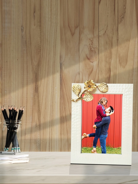 

WENS Unisex White & Black Solid Double Framing Synthetic Wood Photo Frame