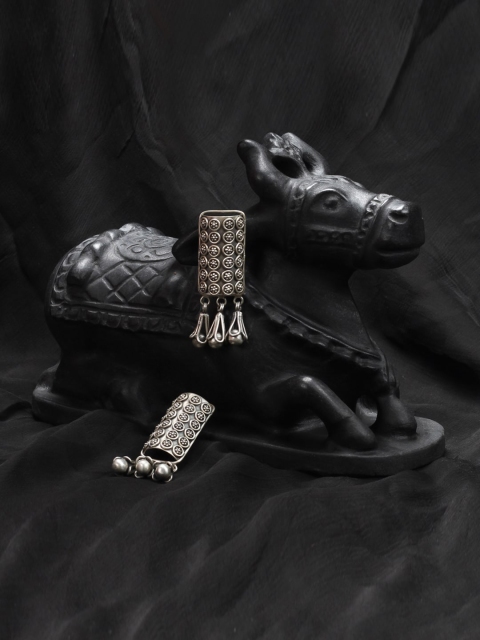 

SANGEETA BOOCHRA Silver-Toned Contemporary Studs Earrings