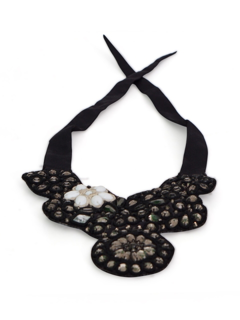

Diwaah Woman Black & White Handcrafted Necklace