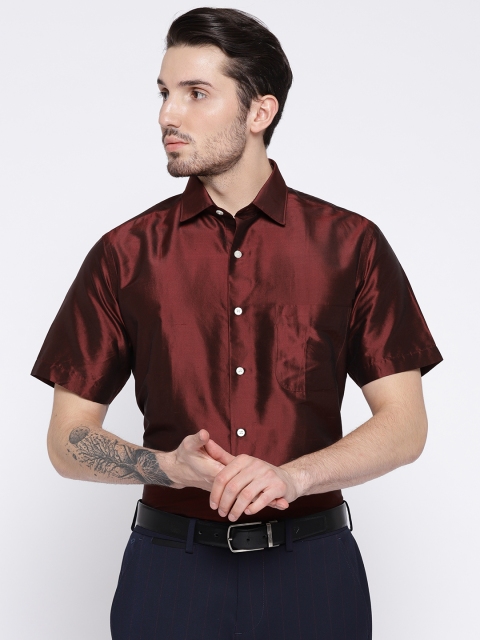 

Arrow Men Maroon Regular Fit Solid Party Sustainable Shirt