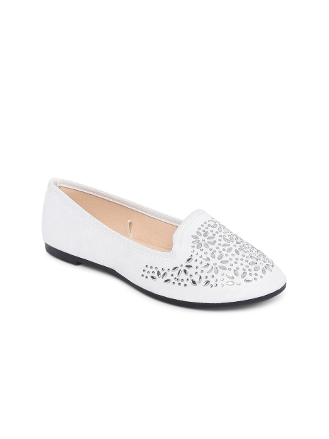 

Pantaloons Junior Girls White Embellished Ballerinas