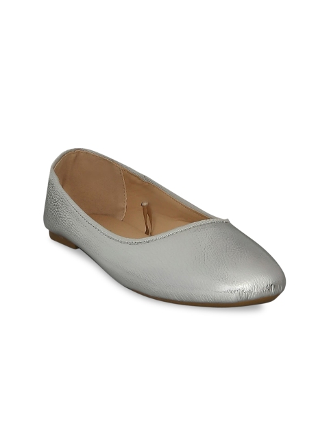 

Pantaloons Junior Girls Silver-Toned Textured Ballerinas Flats