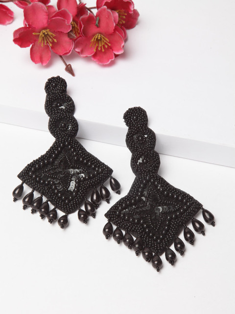 

Moedbuille Black Geometric Drop Earrings