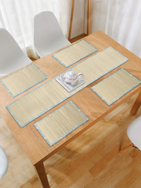 

HomeStorie Cream-Coloured Set Of 4 Handmade River Grass Table Placemats with Runner
