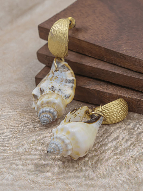 

Bellofox White & Gold-Toned Contemporary Drop Earrings