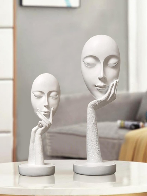 

THE ARTMENT Set Of 2 White Resin Myra Table Showpieces