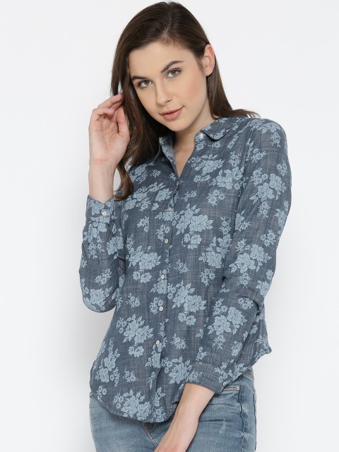 

Vero Moda Women Blue Regular Fit Printed Casual Shirt