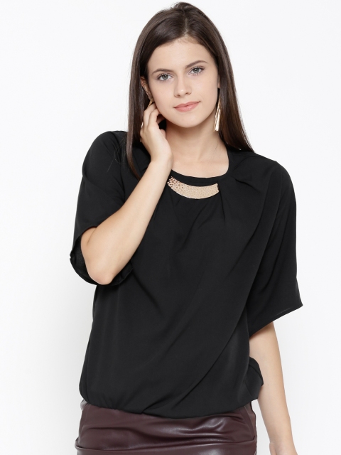 

Sera Women Black Solid Top