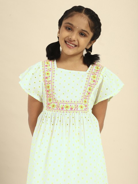 

House of Pataudi Girls Off White Floral Embroidered Pure Cotton Kurta